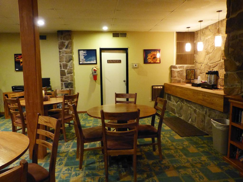 Inn At Deep Creek Oakland Exterior foto