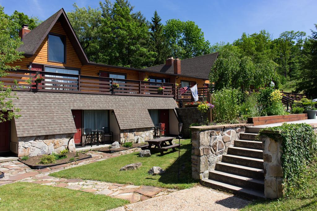 Inn At Deep Creek Oakland Exterior foto